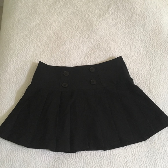 Black skirt - Picture 1 of 3
